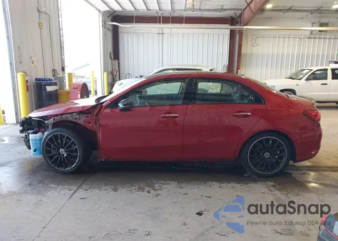 2020 Mercedes-Benz A 220 4Matic z USA, uszkodzony, nr VIN W1K3G4FB6LJ235189